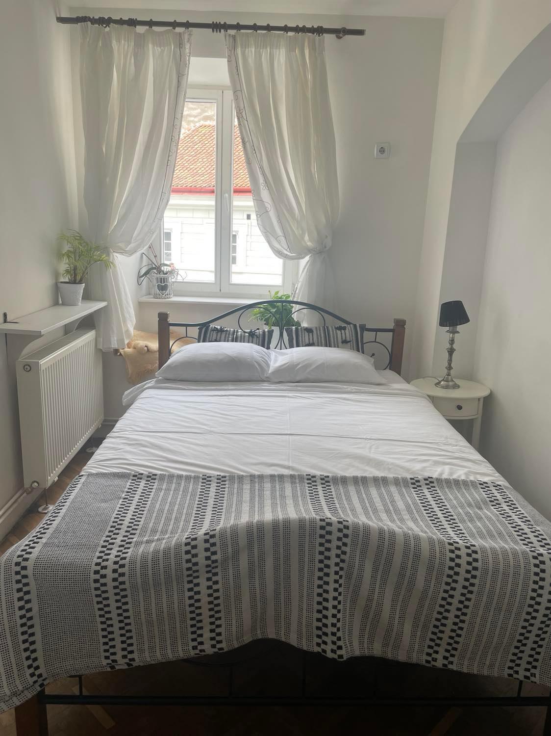 Valentina'S Apartment In City Center Brassó Kültér fotó