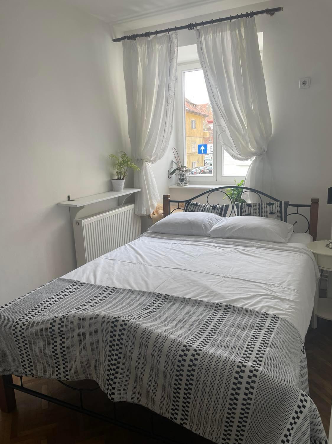 Valentina'S Apartment In City Center Brassó Kültér fotó