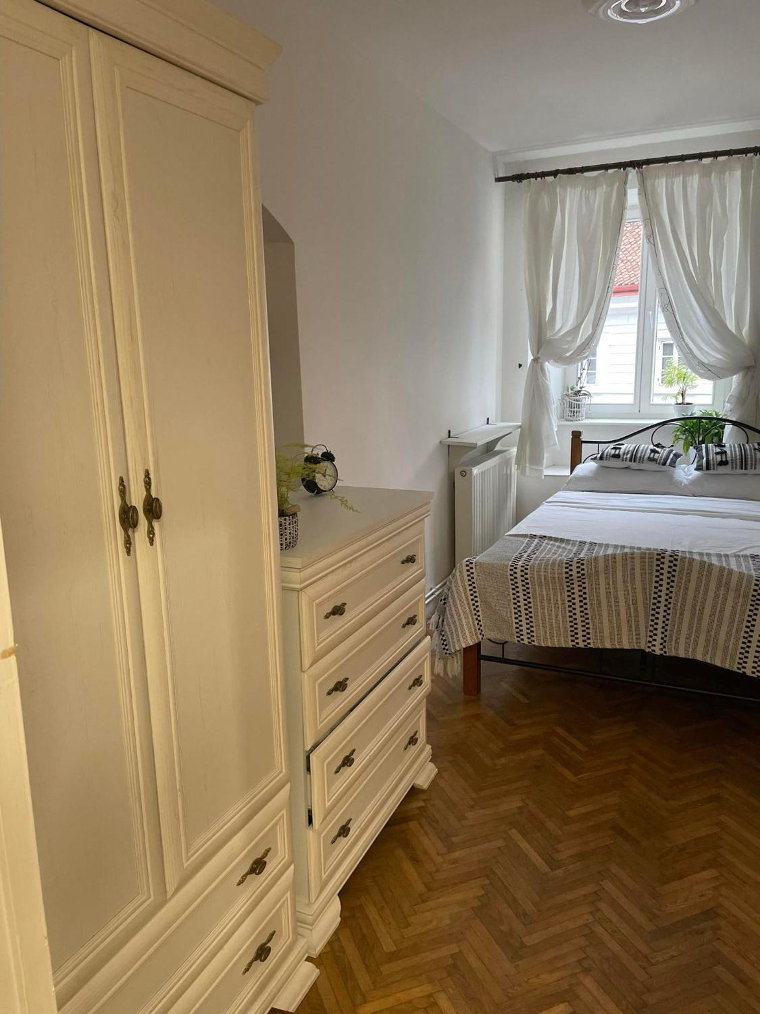 Valentina'S Apartment In City Center Brassó Kültér fotó