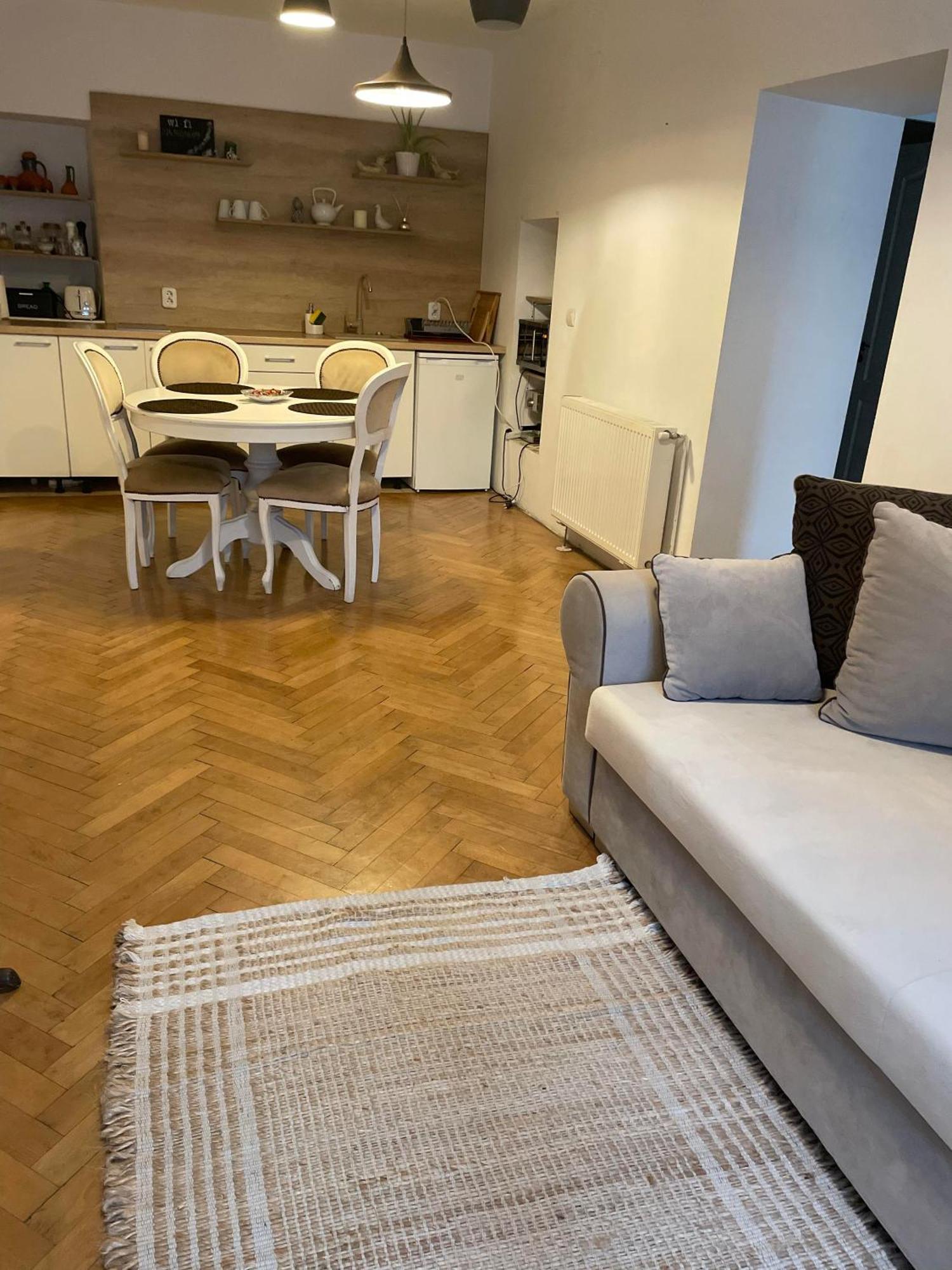 Valentina'S Apartment In City Center Brassó Kültér fotó