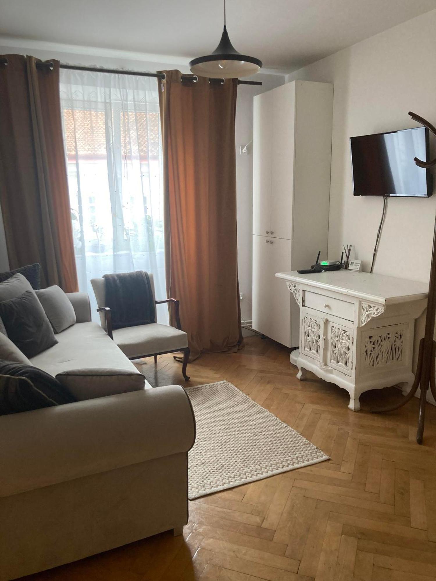 Valentina'S Apartment In City Center Brassó Kültér fotó
